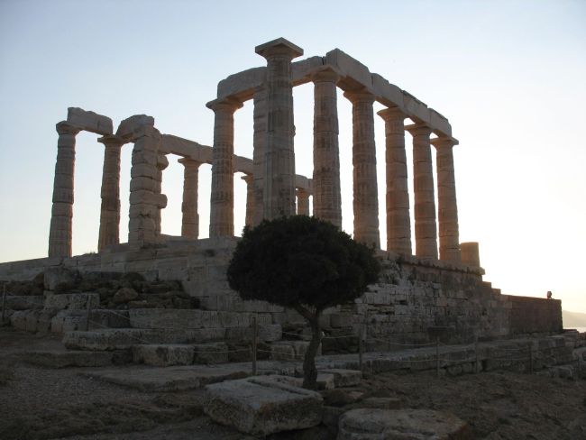 sounio2withtreesmall (39K)